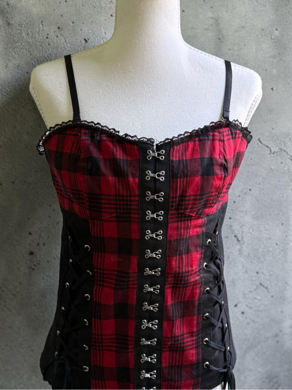 Tripp NYC Red & Black Plaid Lace-Up Corset Camisole Sz Large Excellent Condition
